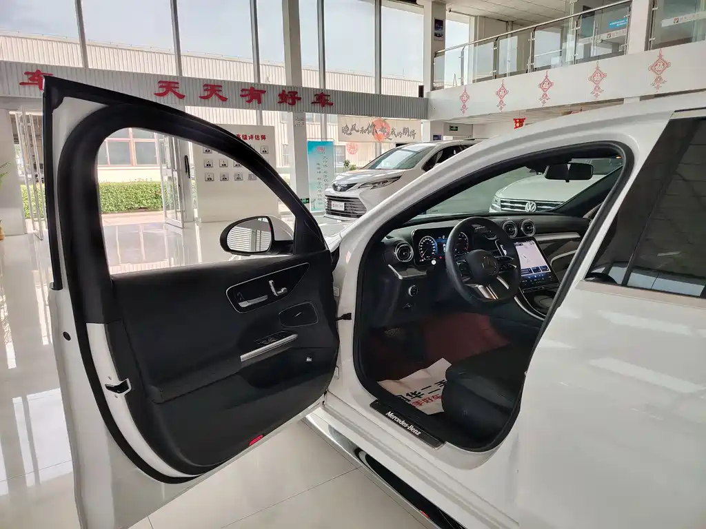Mercedes-Benz C-Class 2023