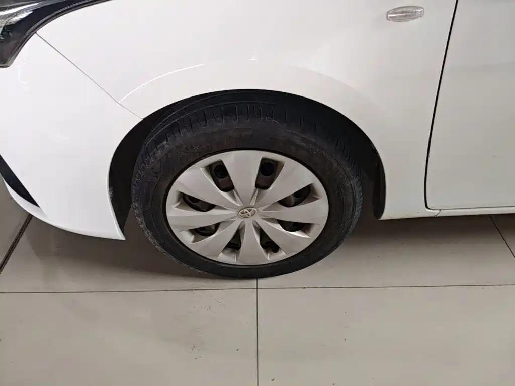 Toyota Yaris L 2017 — фото 23