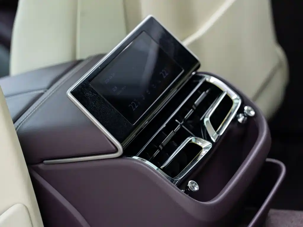 Bentley Flying Spur 2023 — фото 14