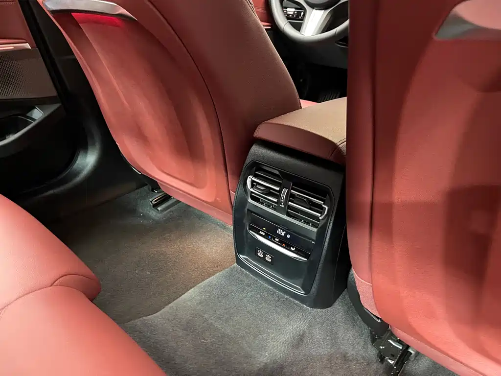 BMW 3 Series 2025 — фото 13