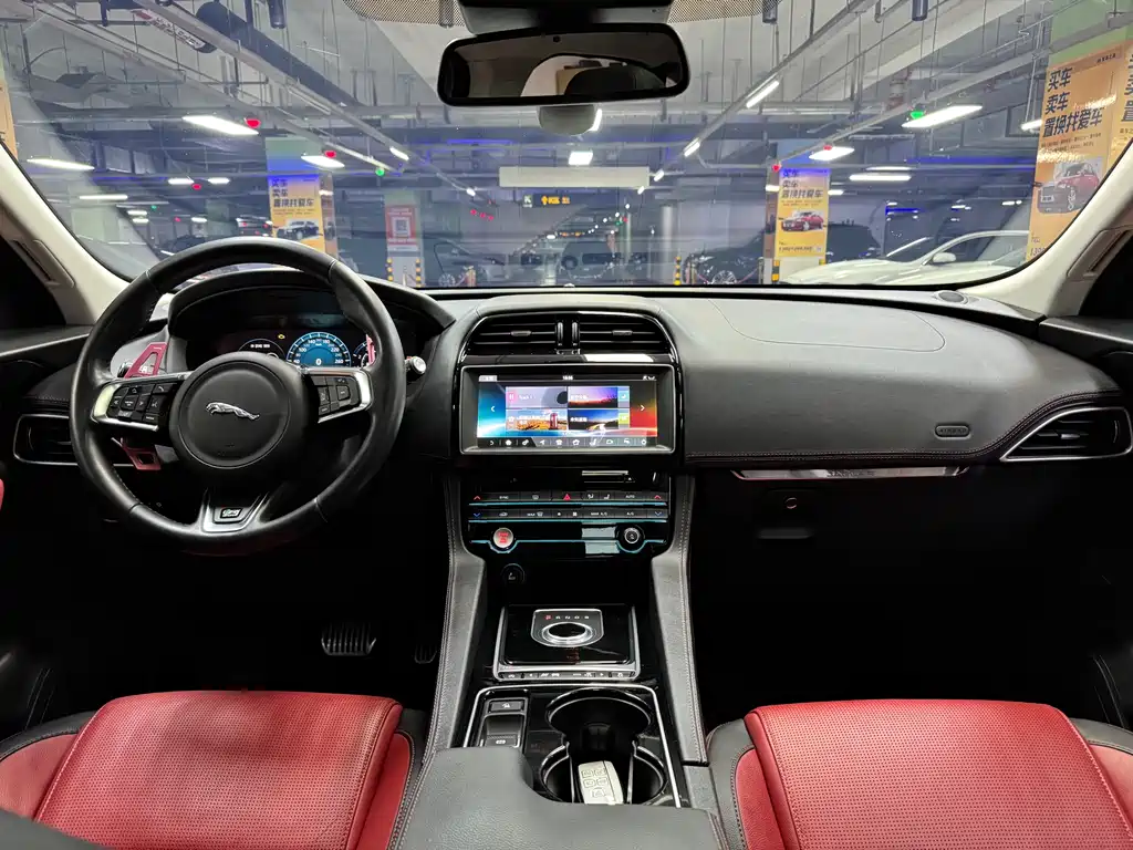 Jaguar F-PACE 2016 — фото 30
