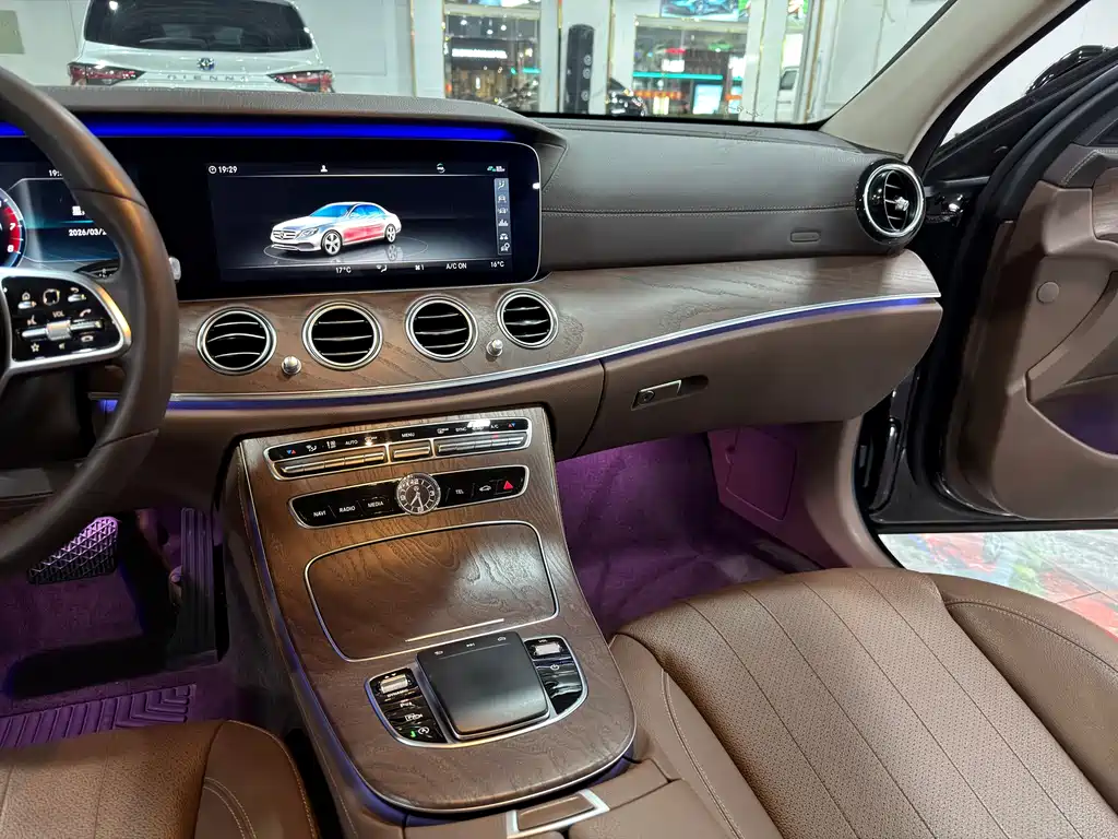 Mercedes-Benz E-Class 2019 — фото 12