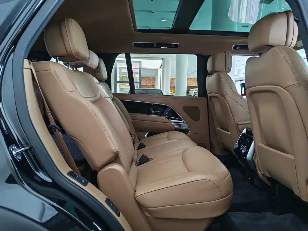 Land Rover Range Rover 2025 — фото 18