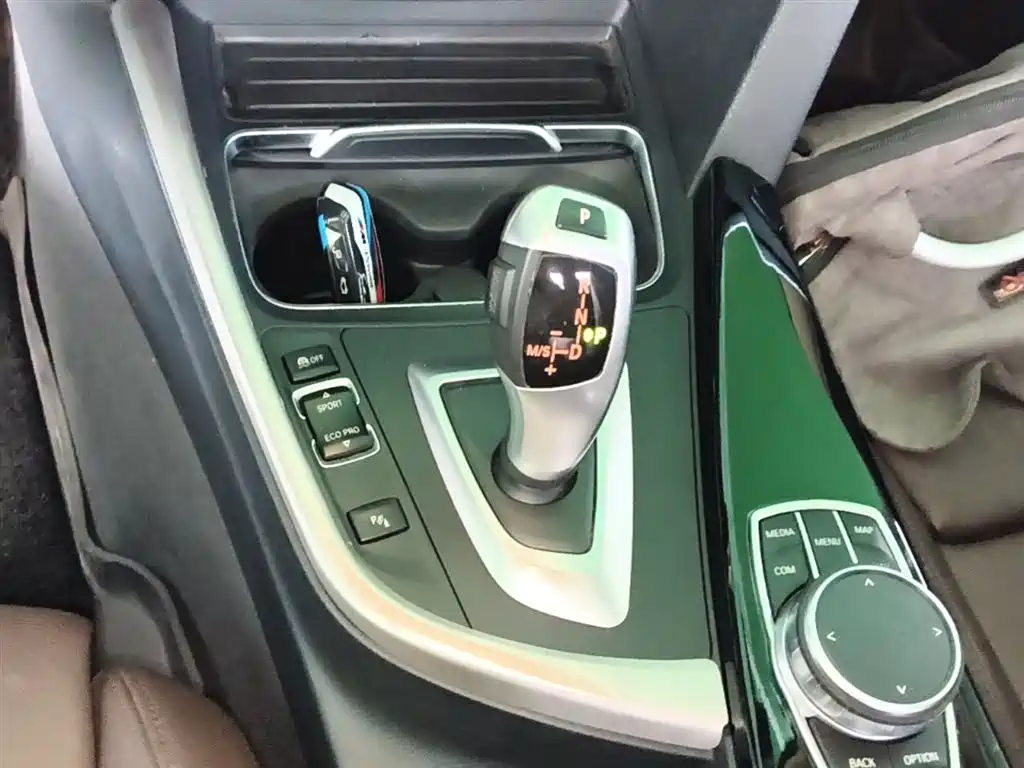 BMW 3 Series 2019 — фото 14