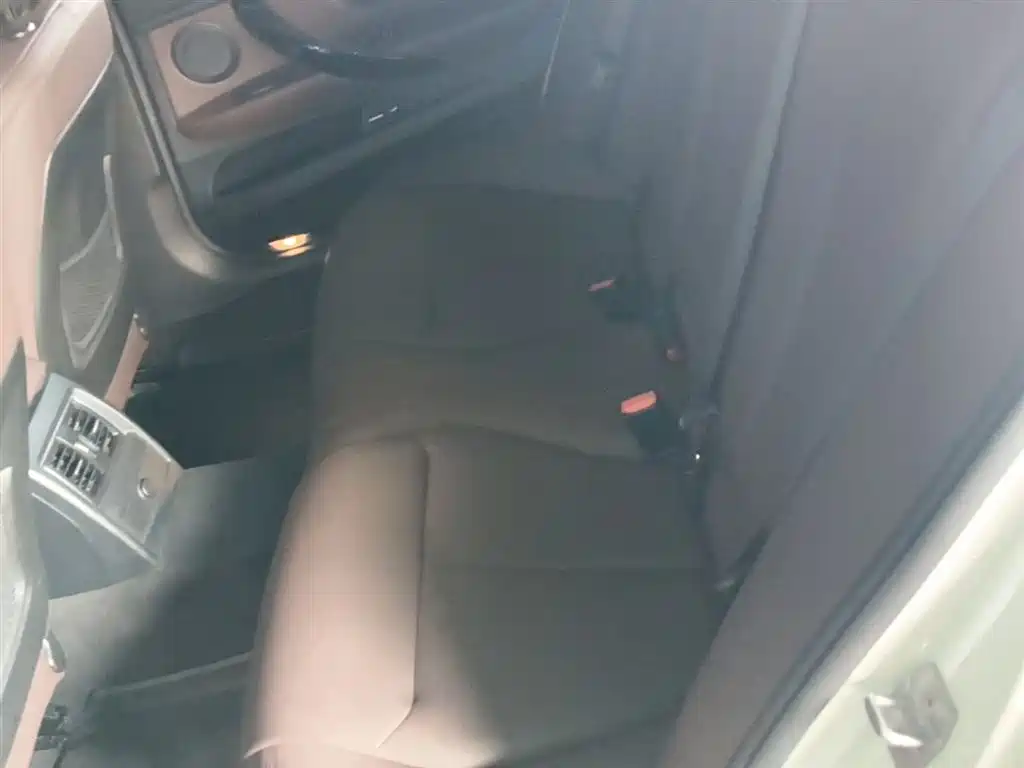 BMW 3 Series 2019 — фото 17