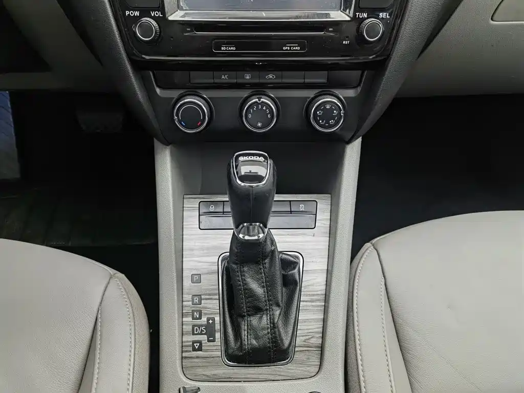 Skoda Octavia 2014 — фото 13