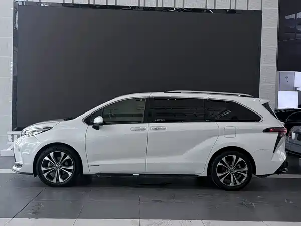 Toyota Granvia 2023