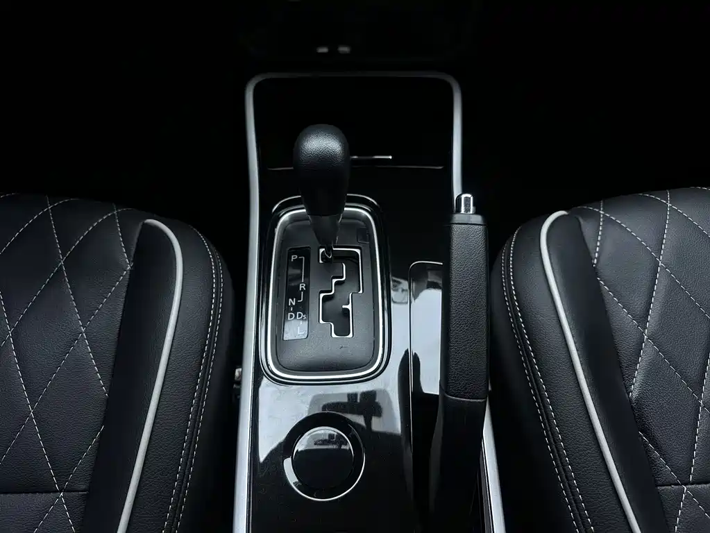 Mitsubishi Outlander 2022 — фото 15