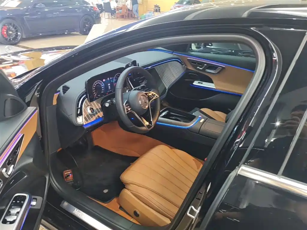 Mercedes-Benz E-Class 2025 — фото 16