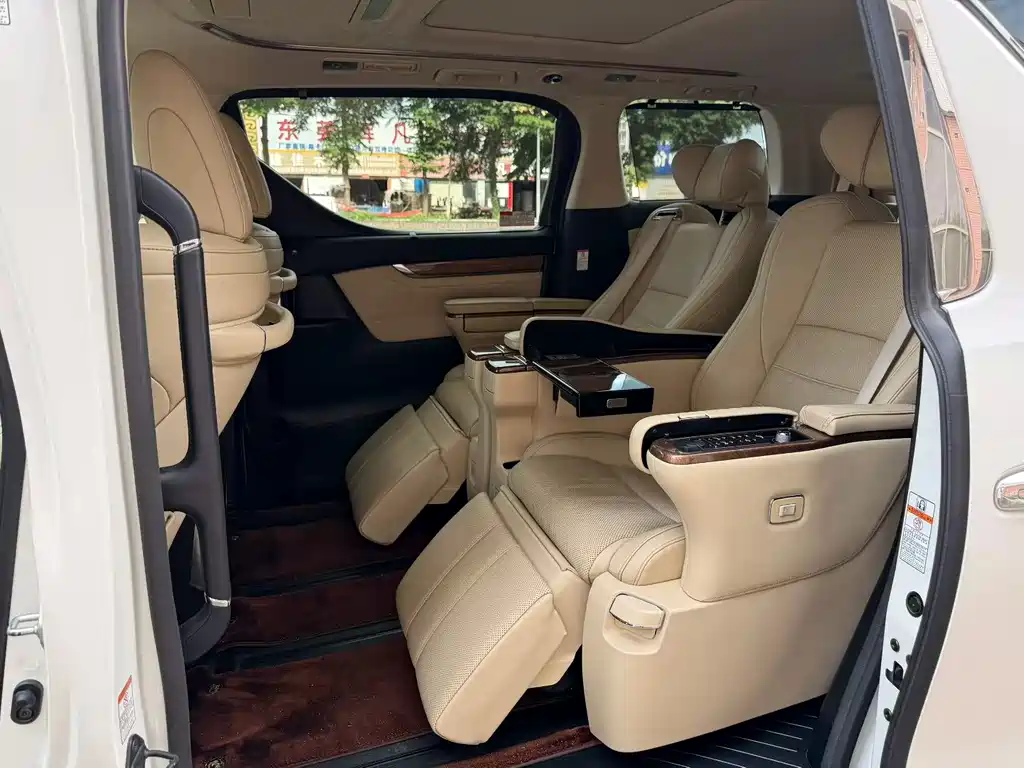 Toyota Alphard 2017 — фото 6