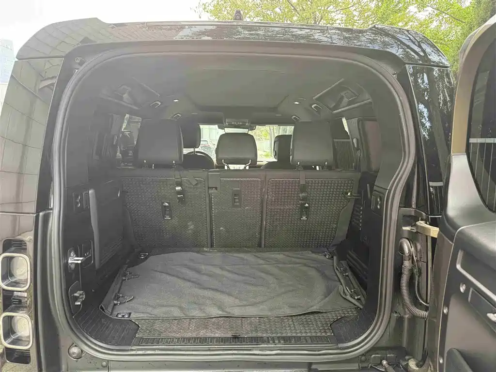 Land Rover Defender 2021 — фото 10