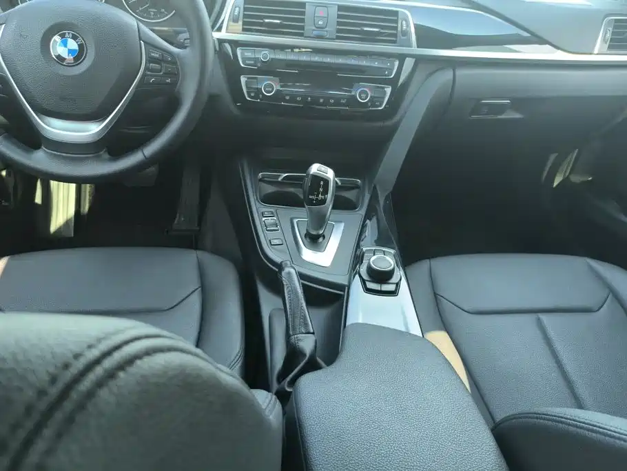 BMW 3 Series 2016 — фото 16