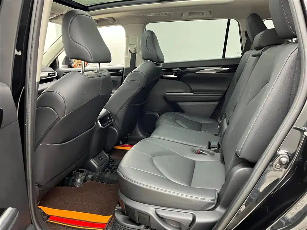 Toyota Highlander 2024 — фото 11