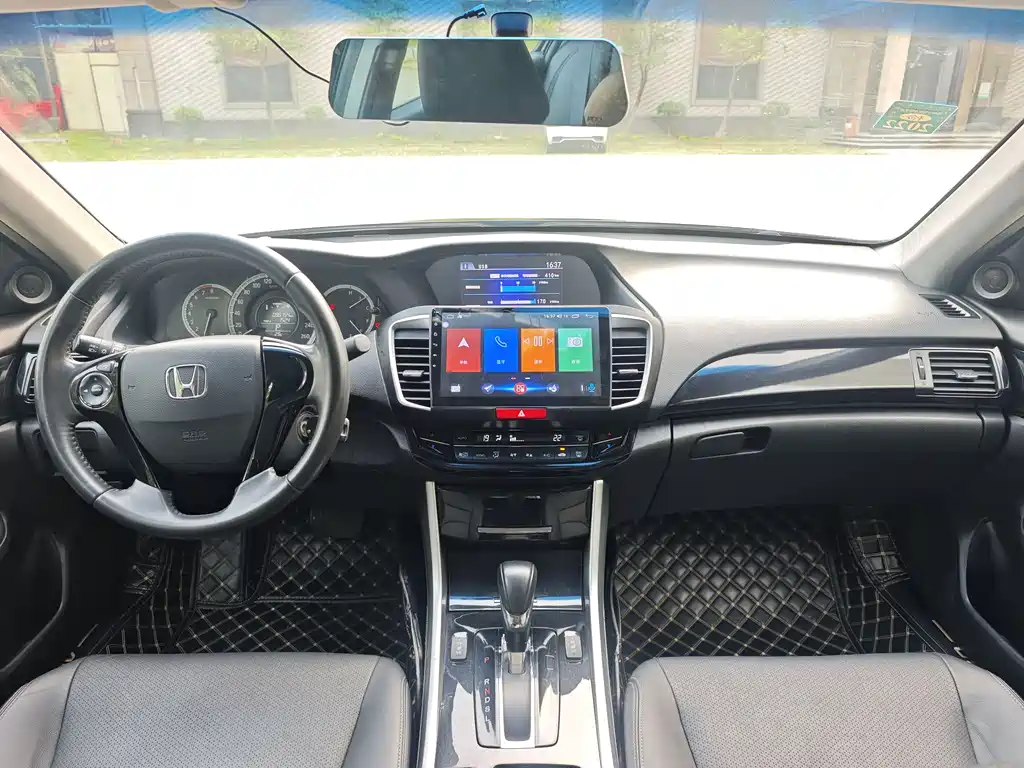 Honda Accord 2018 — фото 15