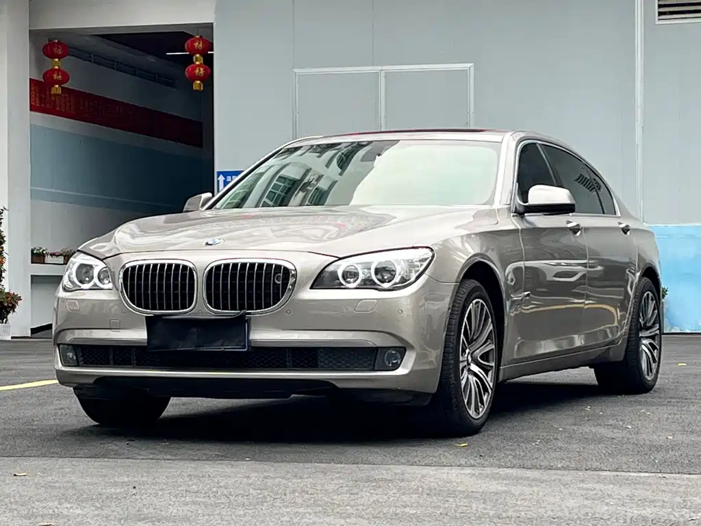 BMW 7 Series 2011 — фото 1