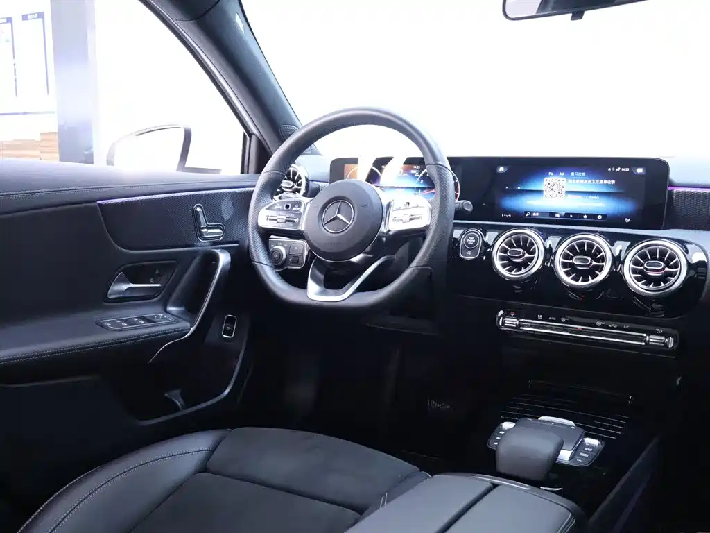 Mercedes-Benz A-Class 2023 — фото 14