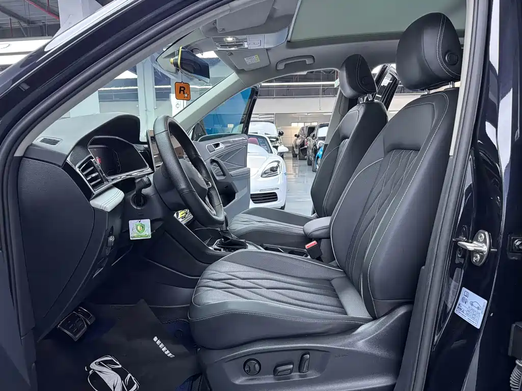 Volkswagen Tiguan L 2023 — фото 5