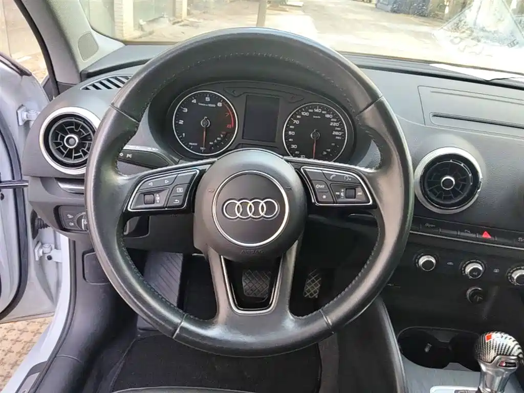 Audi A3 2019 — фото 11