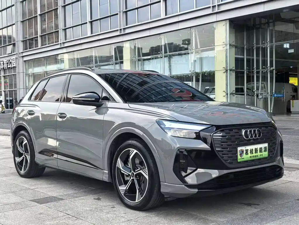 Audi Q4 e-tron 2023 — фото 3