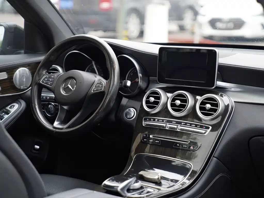 Mercedes-Benz GLC 2017 — фото 14