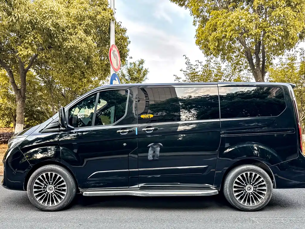 Ford Tourneo 2025 — фото 39