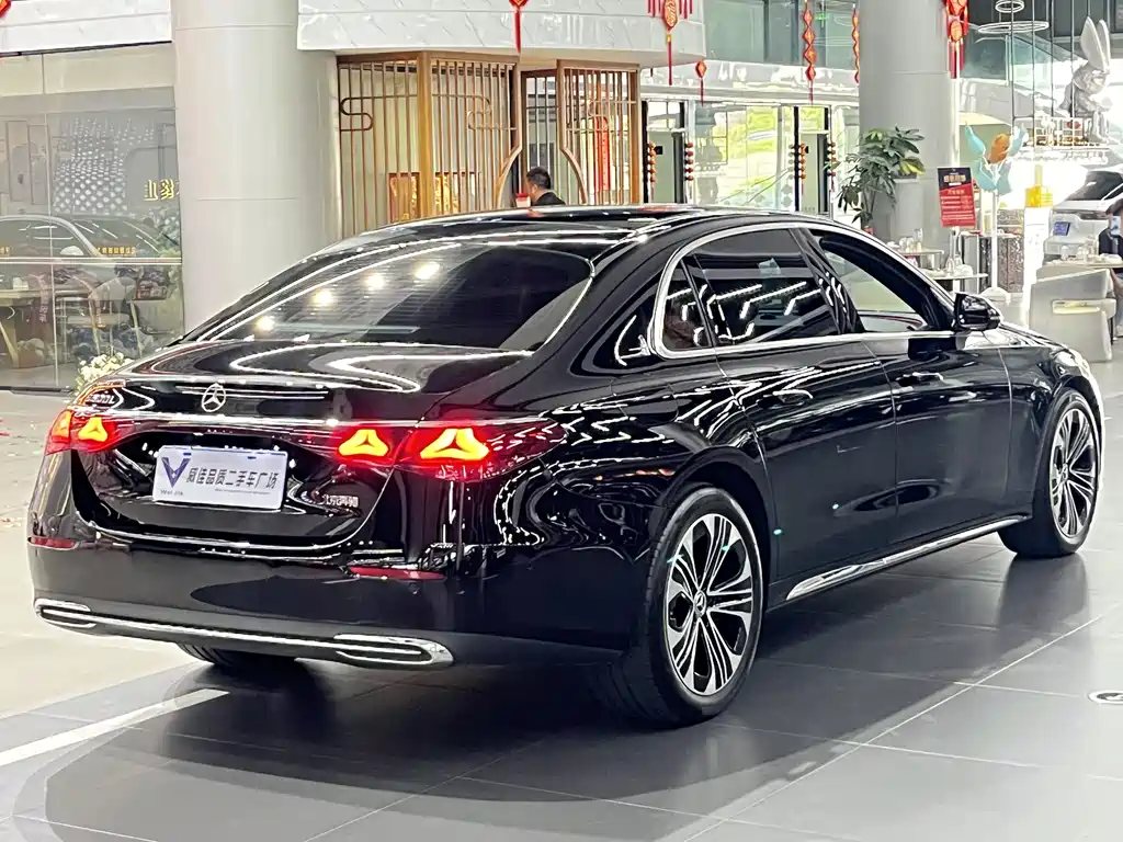 Mercedes-Benz E-Class 2025 — фото 9