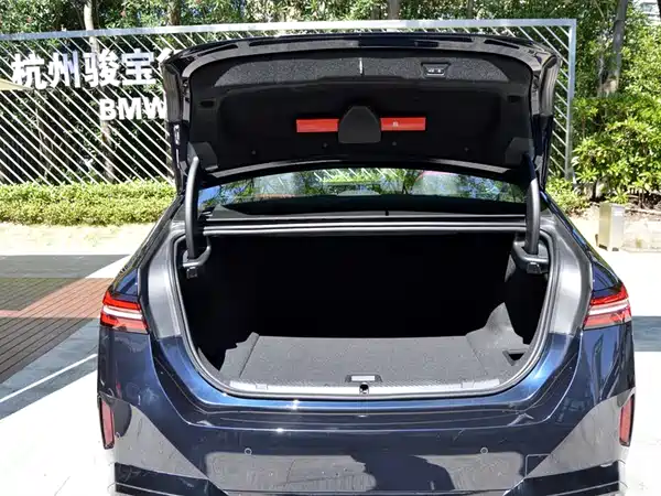 BMW i5 2025