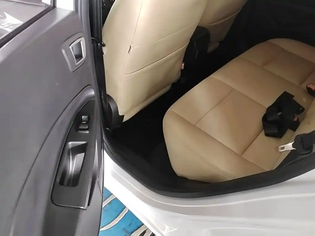 Ford Fiesta 2015 — фото 17