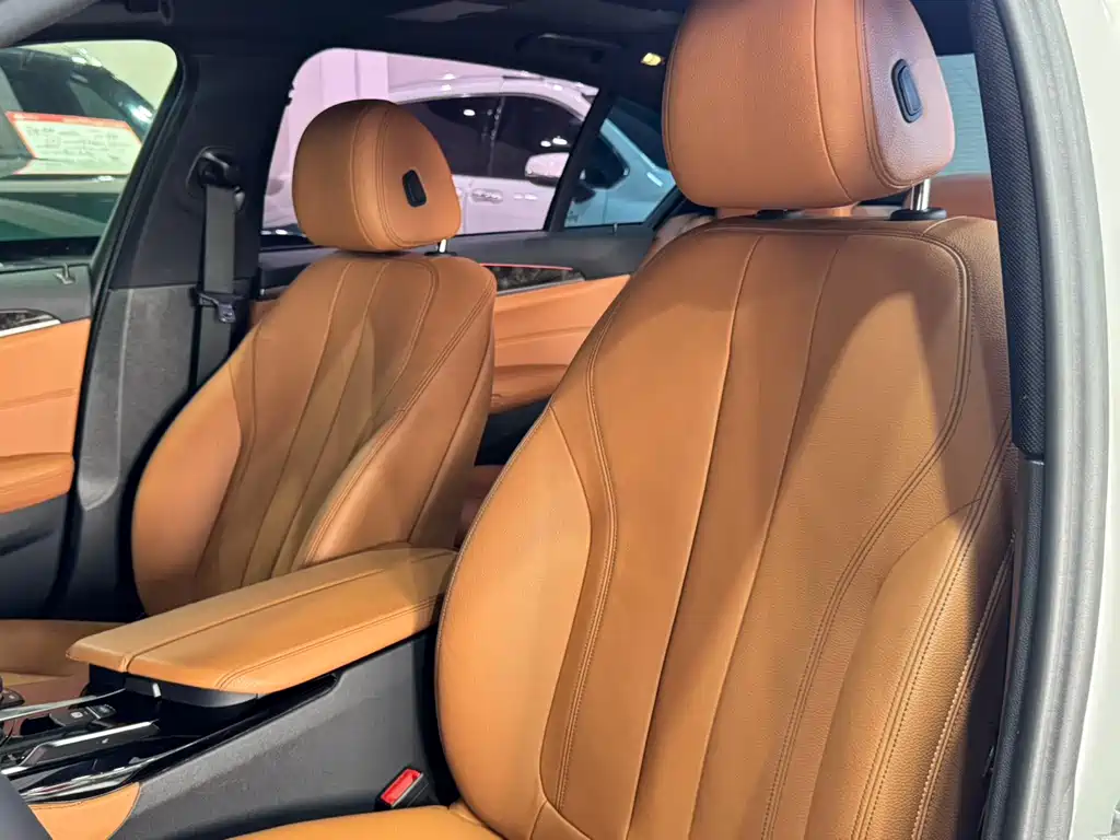 BMW 5 Series 2018 — фото 10
