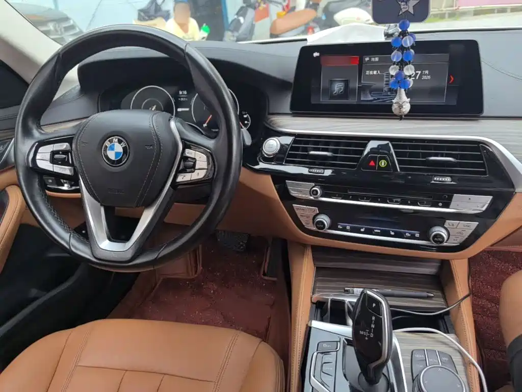 BMW 5 Series New Energy 2020 — фото 10