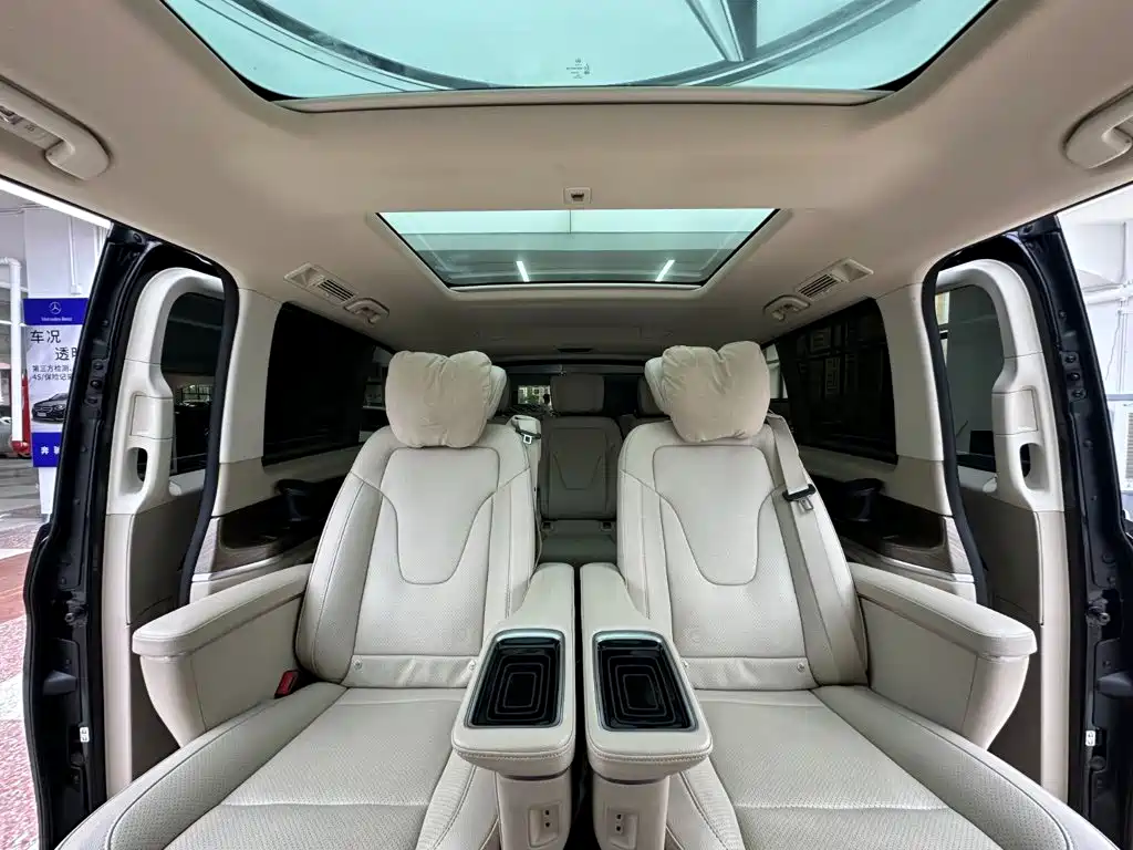 Mercedes-Benz V-Class 2023 — фото 32