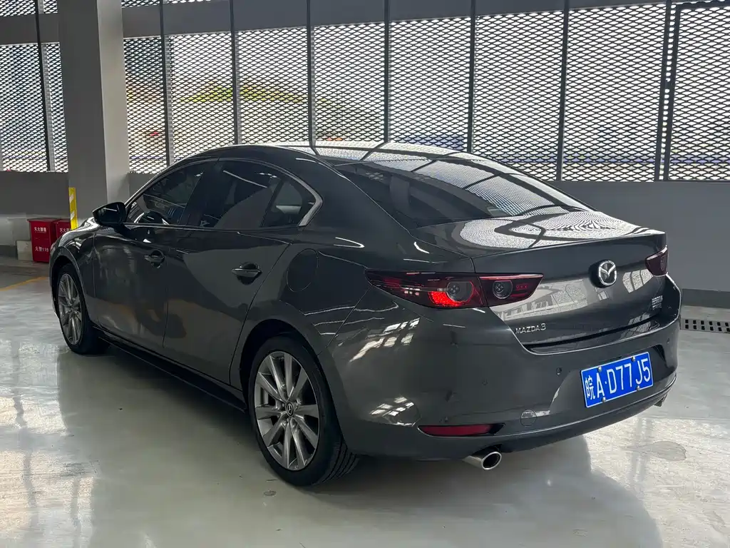 Mazda 3 Axela 2022 — фото 15