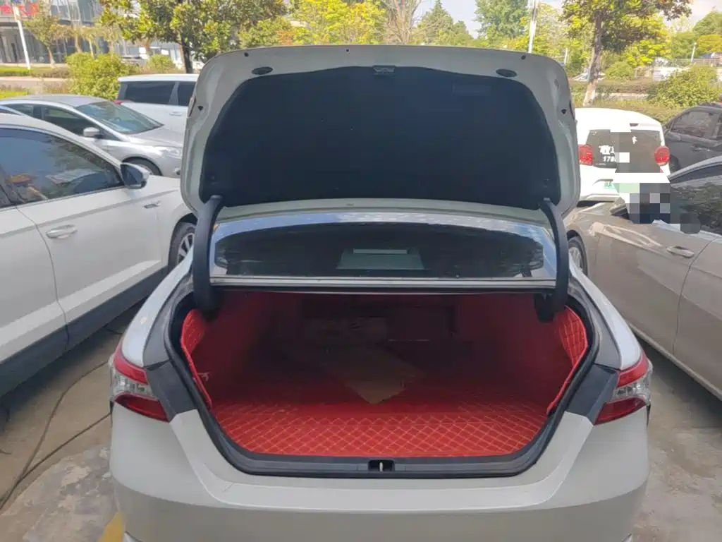 Toyota Camry 2018 — фото 19