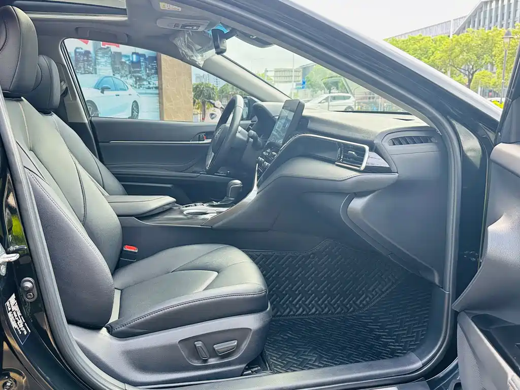 Toyota Camry 2021 — фото 17