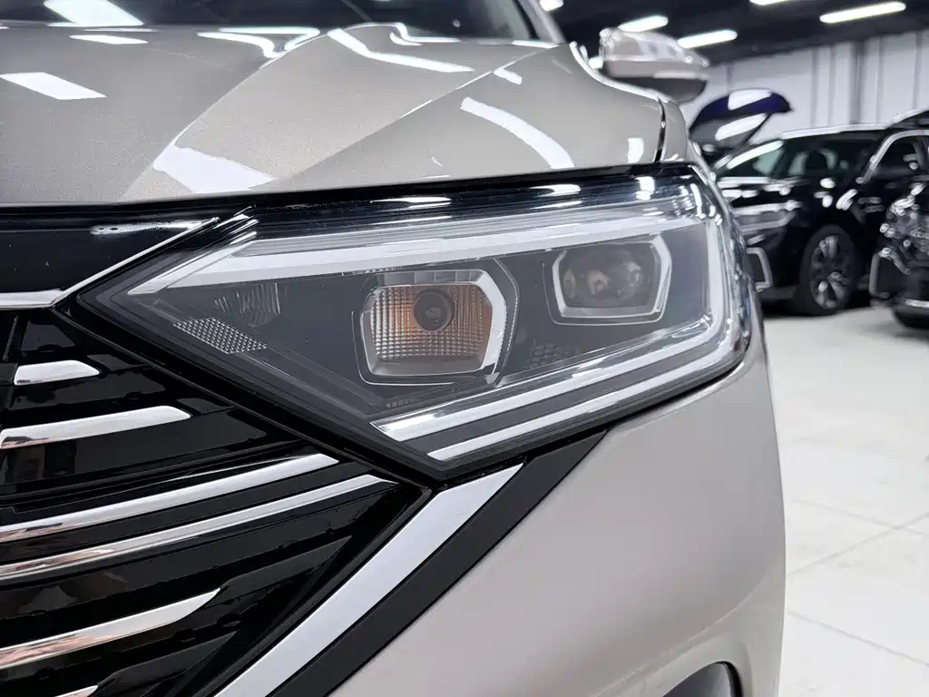 Volkswagen Sagitar 2022