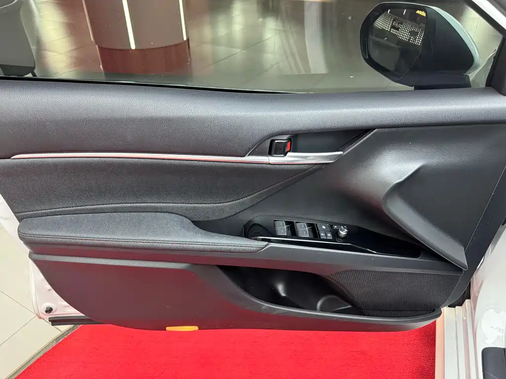 Toyota Camry 2024 — фото 11