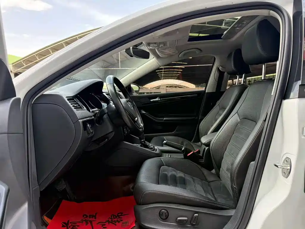 Volkswagen Sagitar 2019