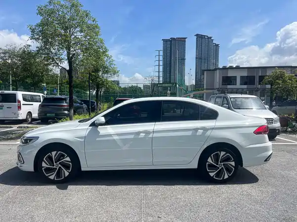Volkswagen Bora 2023
