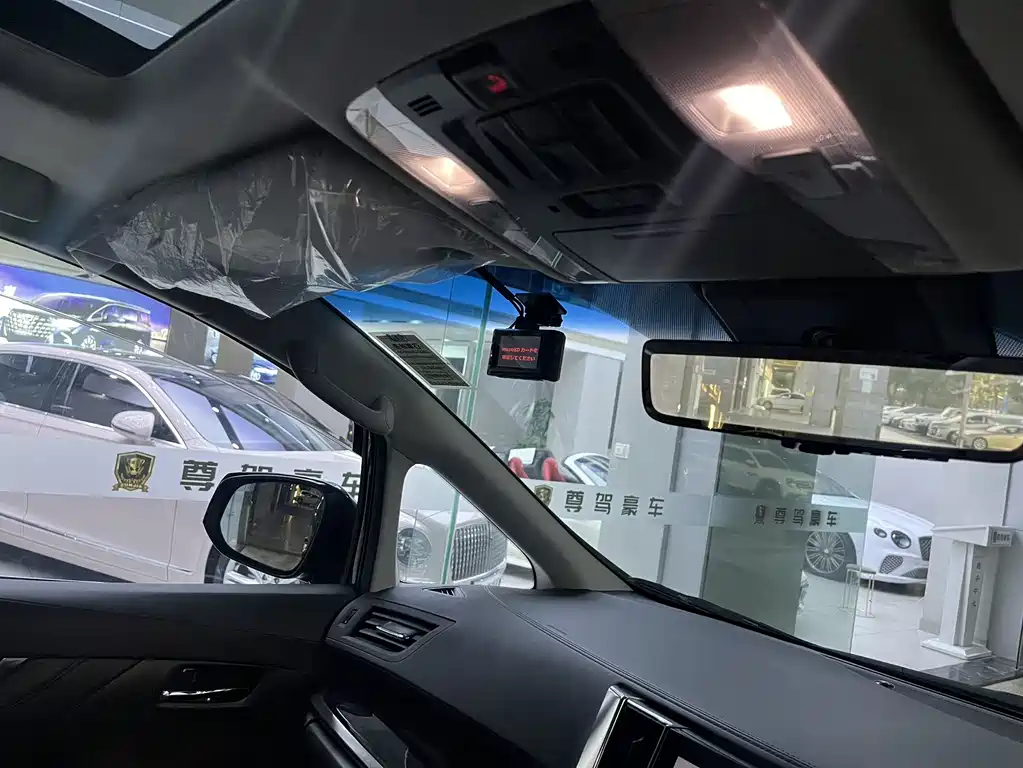 Toyota Alphard 2020 — фото 11