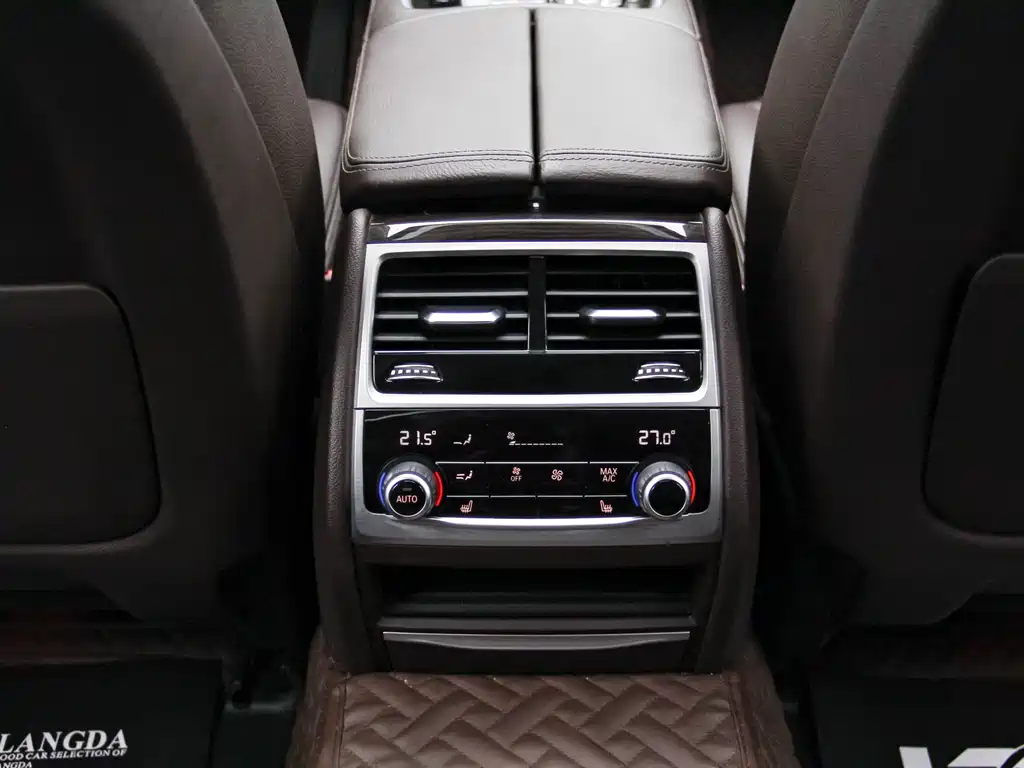 BMW 7 Series 2018 — фото 14
