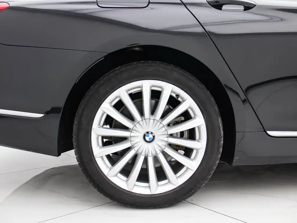 BMW 7 Series 2018 — фото 18