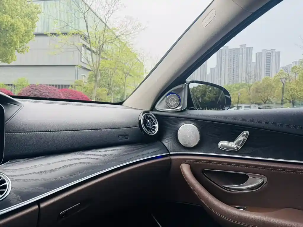 Mercedes-Benz E-Class 2017 — фото 14