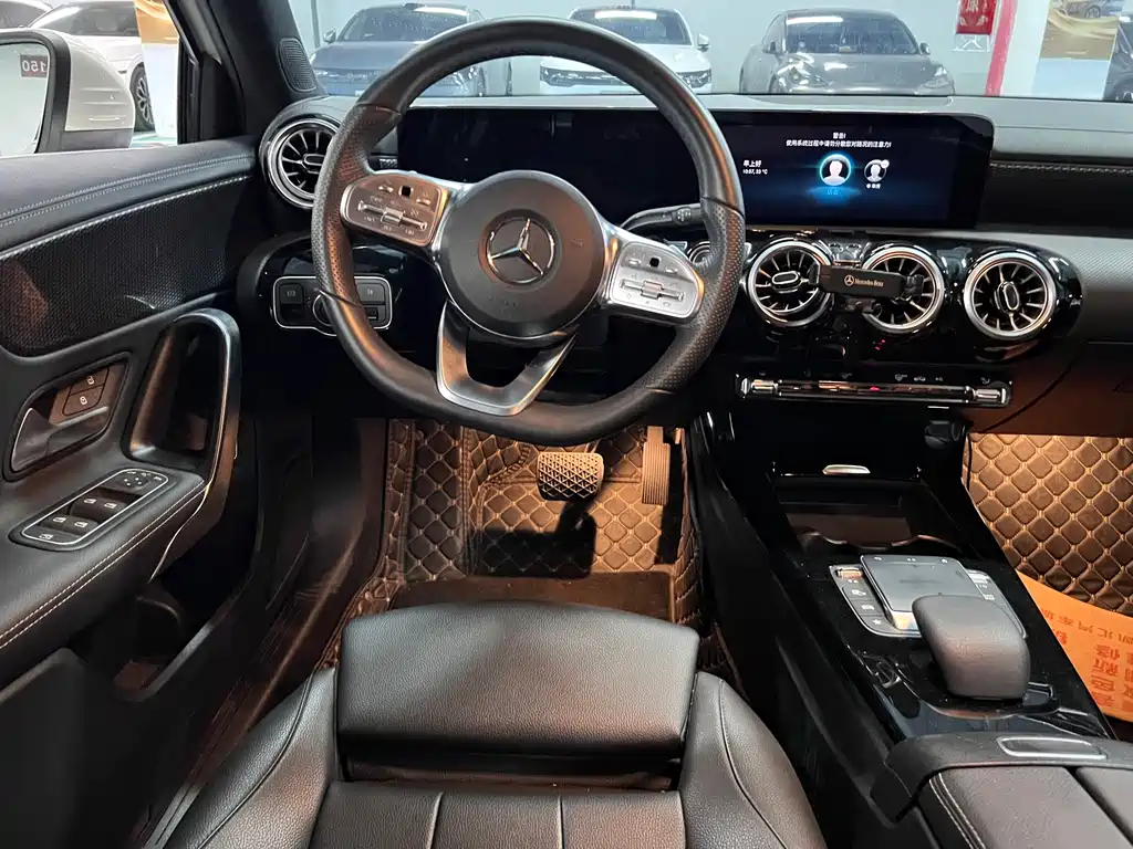 Mercedes-Benz A-Class 2022 — фото 9