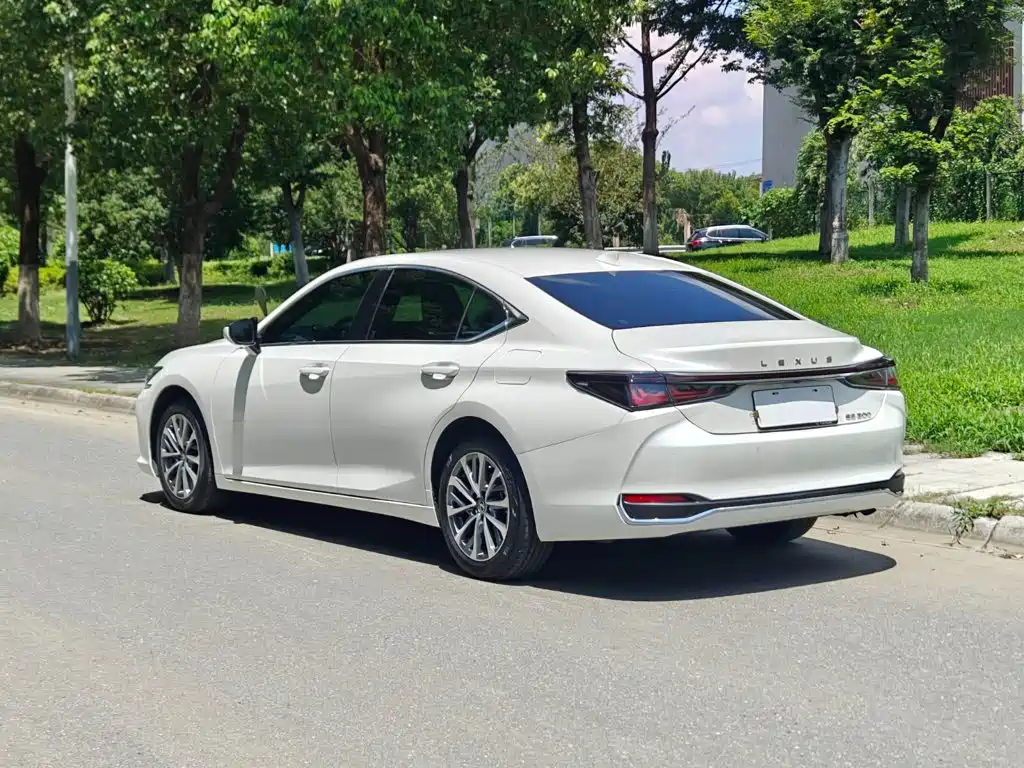 Lexus ES 2025 — фото 14