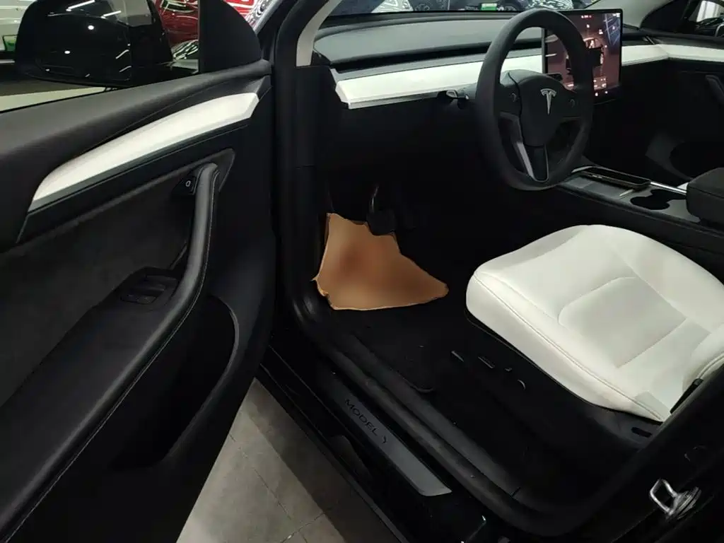 Tesla Model Y 2022 — фото 16