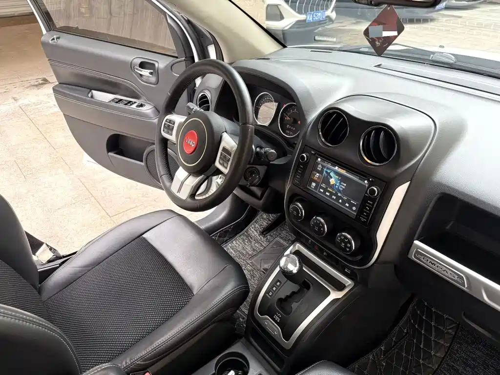 Jeep Compass 2015 — фото 4