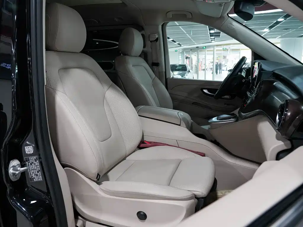 Mercedes-Benz V-Class 2023 — фото 15
