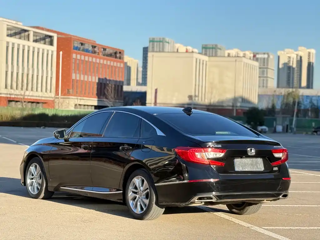 Honda Accord 2021 — фото 10