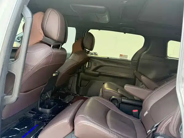 Toyota Granvia 2023