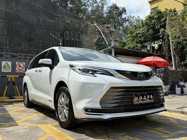 Toyota Sienna 2023